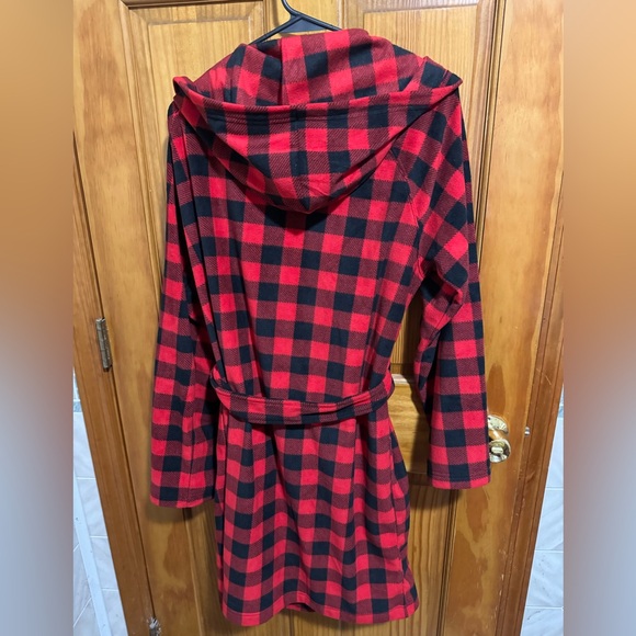 NWT VS Pink Buffalo plaid bathrobe
Red and Black size m/l - Picture 3 of 4